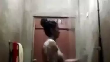 Cute Lankan Girl Record Her Bathing Video