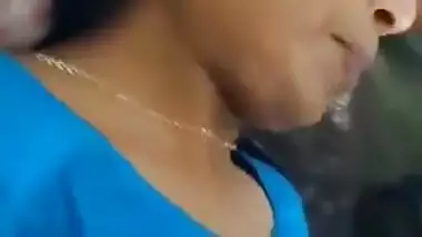 Desi village bhabi open her saree