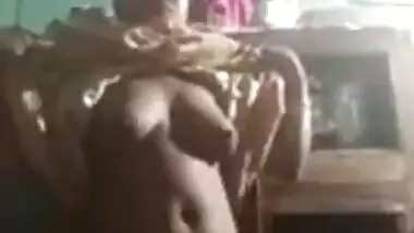 Desi village bhabi show her boobs