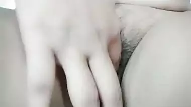 Cute desi girl flaunts pussy