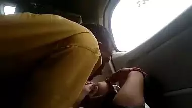 ड्रायव्हर ने मालिक की बेटी को वैन में चोदा