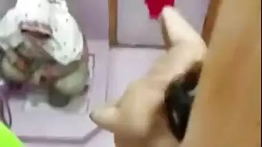 Hidden cam while bathing caught Paki girl. Scandal Desi XXX video