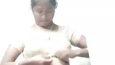 Indian mom isn't ashamed of revealing XXX body parts on the camera