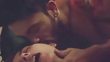 Shweta Mishra thresome sex scene in charmsukh series