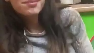 Paki Grl Showing Boob sin Office to Boss