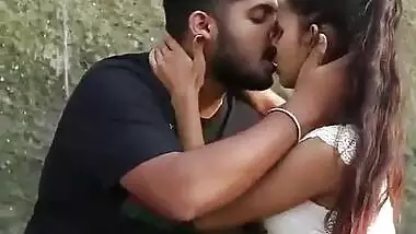 Desi village lover very hot kiss outdoor