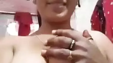 Sexy Bhabhi Record her Nude Selfie