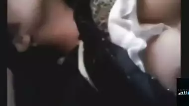 Horny College Teen Lovers’ Romantic Sex In Car Leaked!