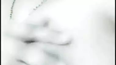 Webcam porn video of the fatty Desi woman playing with boobies