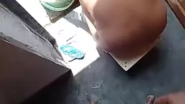 Desi sexy bhabiu bath