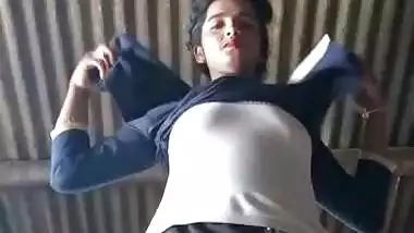 Super Hot Look Desi Village Girl Showing Hboobs and Pussy New Leaked Video