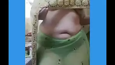 Big ass bhabi navel show in saree