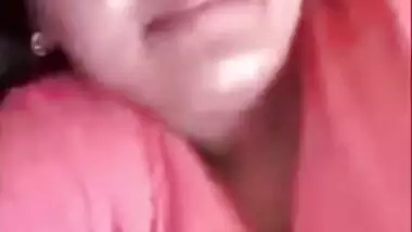 Bhabi Showing boobs video call