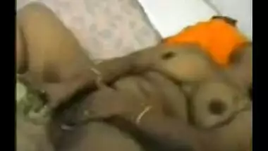 Mature Tamil auntie’s desperate fucking session