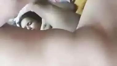 जितने जोर से भोजपुरी गाने बजाए उतने ही जोर से रंडी की चूत बजाई!