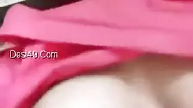 Quick sex video in which Indian teen flashes juicy XXX tits and pussy