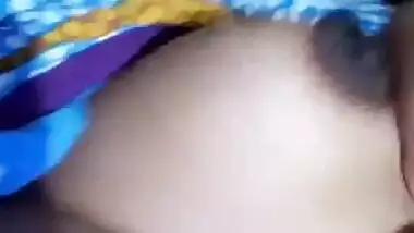 Bhabi Showing Her Boobs New Leaked MMS