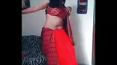 Bubbly bhabhi navel dance