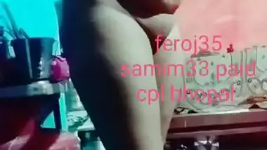 Sexy figure bhabi