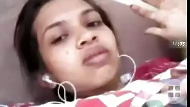 Lankan Girl Showing Her Pussy