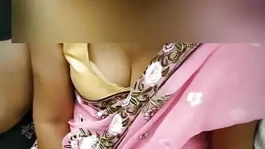 Captured cleavage of a HOT Matured Aunty