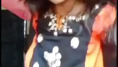 Married bhabi showing pussy