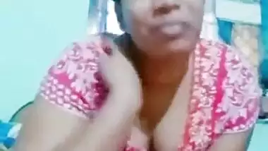 Sexy Tamil Bhabhi’s Erotic TikTok Video