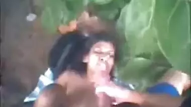 होने स्त्री को संतुष्ट करना मजेदार के साथ भारतीय किशोर में लकड़ी. सार्वजनिक नग्नता