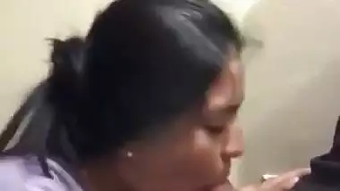 Hot NRI babe asks her white lover to shoot her blowjob MMS