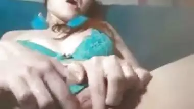 Paki Muslim Girl Masturbating Wet Cunt